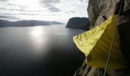 悬崖在线观看,在线揭秘惊险刺激的极限挑战之旅